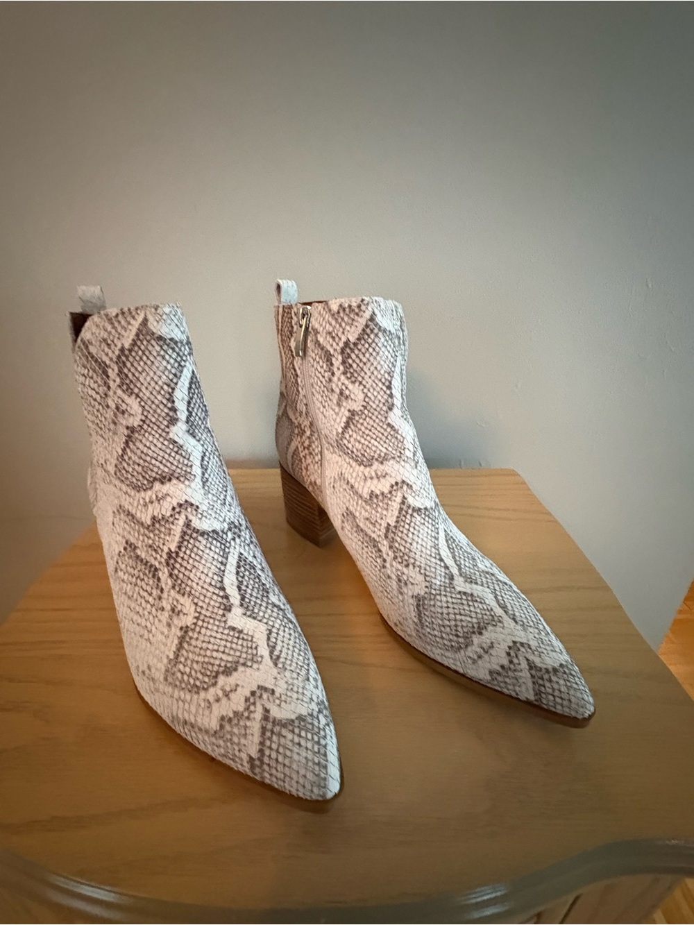 Franco Sarto White,Grey,Beige Snake-Print Ankle Boots mint  condition sz 11